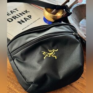 Arc’teryx mantis 2 black